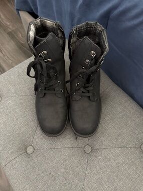 DSW Black Lace-Up Ankle Boots with Plaid Lining